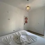 Toni House 407